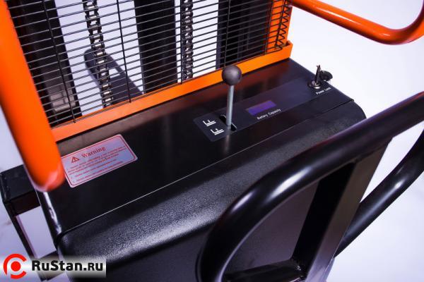 Штабелер гидравлический с электроподъемом TOR 10/30, 1 т 3,0 м (CTD) фото №3 Штабелер гидравлический с электроподъемом TOR 10/30, 1 т 3,0 м (CTD) фото №3