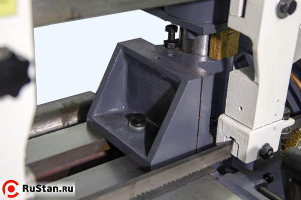 Гидравлические тиски позволяют надёжно зафиксировать обрабатываемую заготовку. В движение тиски приводятся посредством кнопок, расположенных на панели управления. фото №2 METAL MASTER MGH-200 фото №2