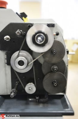 Главное преимущество токарного станка: Наличие металлических шестерней обладающих высоким ресурсом и повышенной износостойкостью, а наличие клиновидного ремня позволит избежать повреждения двигателя при превышении нагрузки на шпиндель фото №2 Metal Master MML 1830 V фото №2