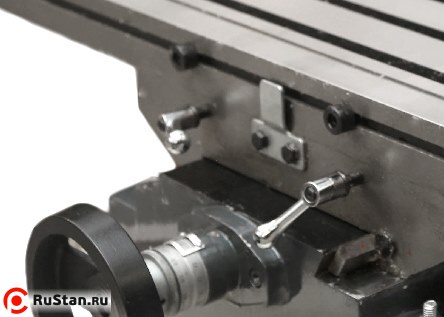 Положение стола по каждой оси фиксируется стопорными ручками. фото №14 Положение стола по каждой оси фиксируется стопорными ручками. фото №14