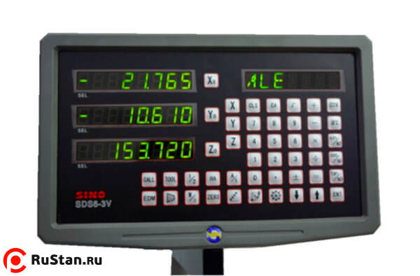 Многофункциональная 3х осевое УЦИ SINO SDS6-3V позволяет отслеживать перемещение по трем осям с дискретностью 1 знак. Помимо этого, УЦИ имеет различные функции для расчета при изготовлении конусо- или дугообразных деталей фото №6 METAL MASTER Z50100 DRO RFS фото №6